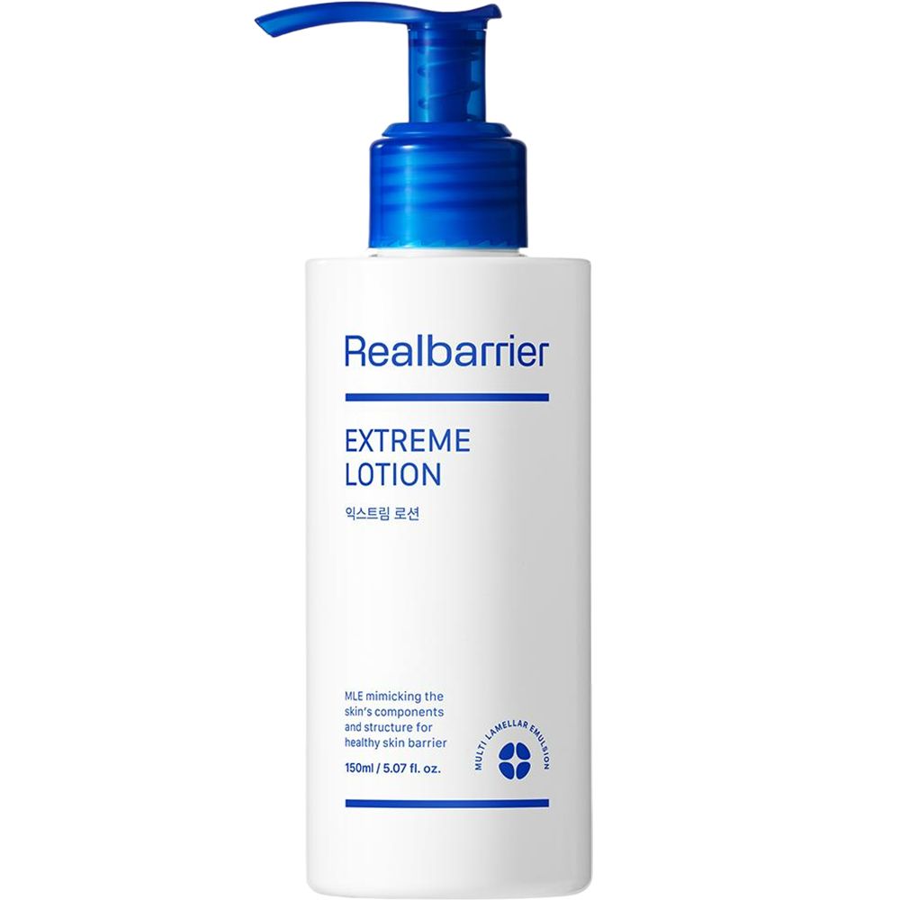 Weiße Flasche mit blauem Pumpkopf. Aufschrift: Realbarrier, Extreme Lotion. Text: VLE mimicking the skin's components and structure for healthy skin barrier.