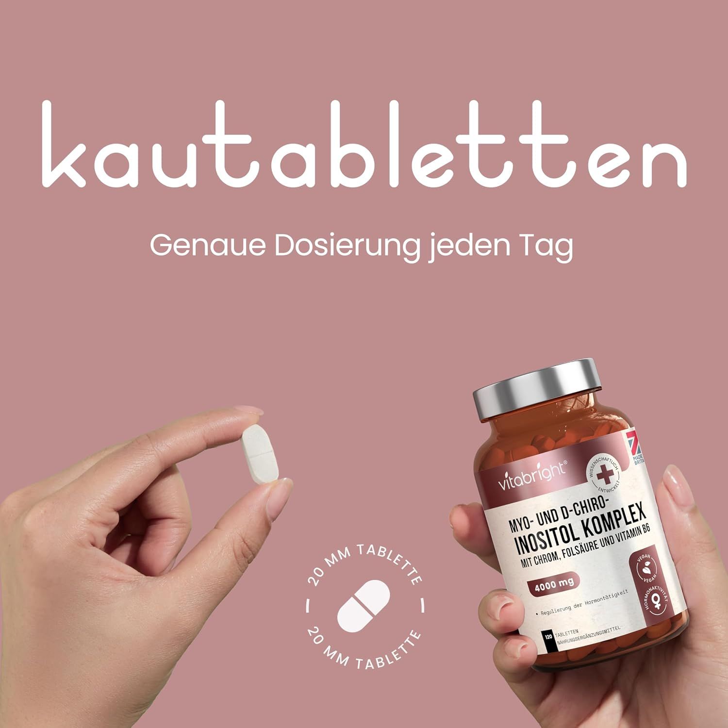 Hand hält eine weiße Kautablette, daneben eine Flasche Vitabright Myo- und D-Chiro-Inositol Komplex.