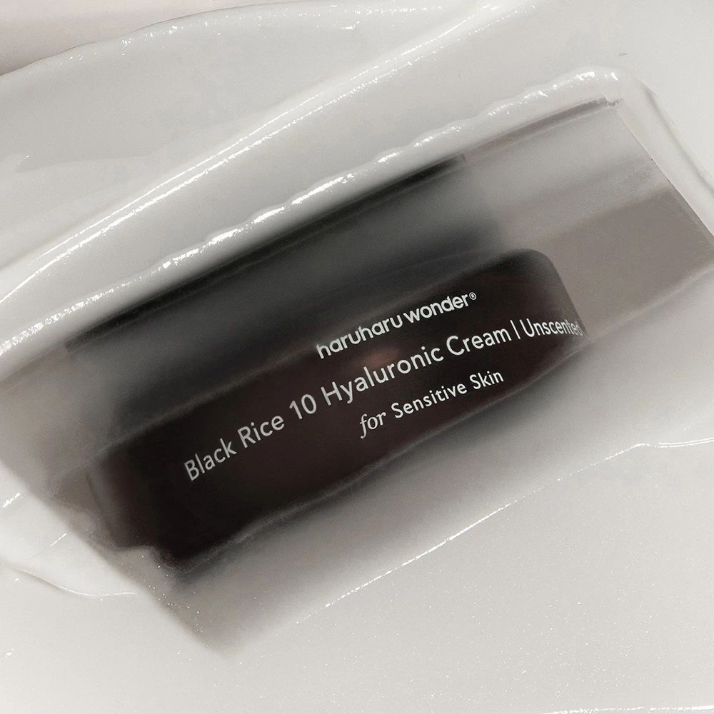 Haruharu Wonder Black Rice Hyaluronic Cream Unscented in durchsichtiger Schutzverpackung.