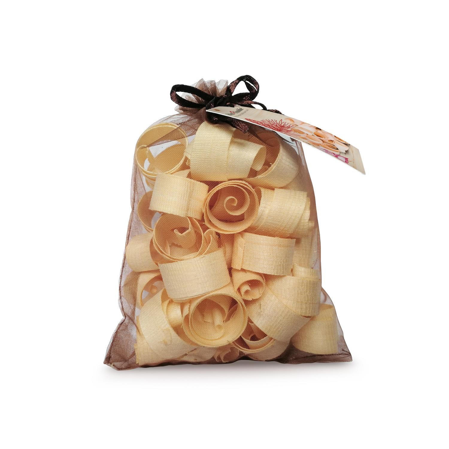 Gehobelte ZirbenLocken in einem durchsichtigen Beutel. Beutel mit brauner Schleife und Anhänger.