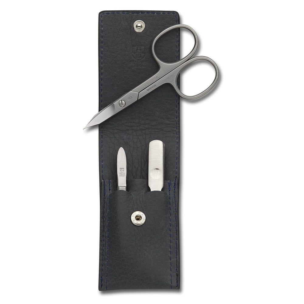 Maniküre-Set mit Schere, Nagelfeile und Nagelknipser in schwarzem Etui. Metallwerkzeuge, Etui mit Druckknopf.