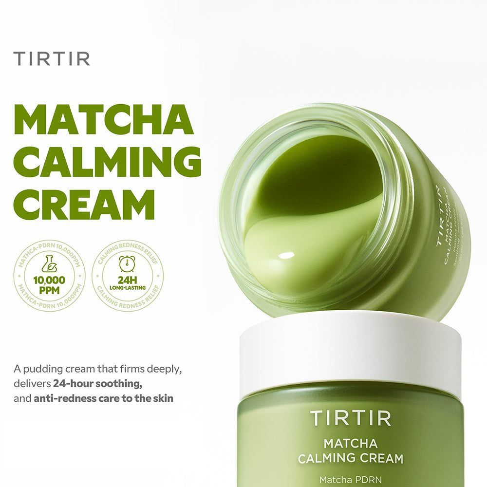 Geöffneter Tiegel mit grüner Creme. Text: TIRTIR Matcha Calming Cream. Enthält 10.000 PPM und 24h beruhigende Wirkung.