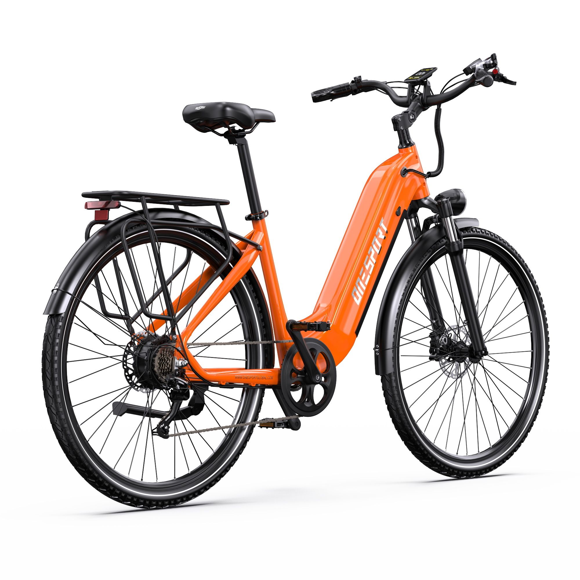 Orangefarbenes Elektrofahrrad mit schwarzen Reifen und Details. Gepäckträger hinten, Scheinwerfer vorne. Marke: Onesport.