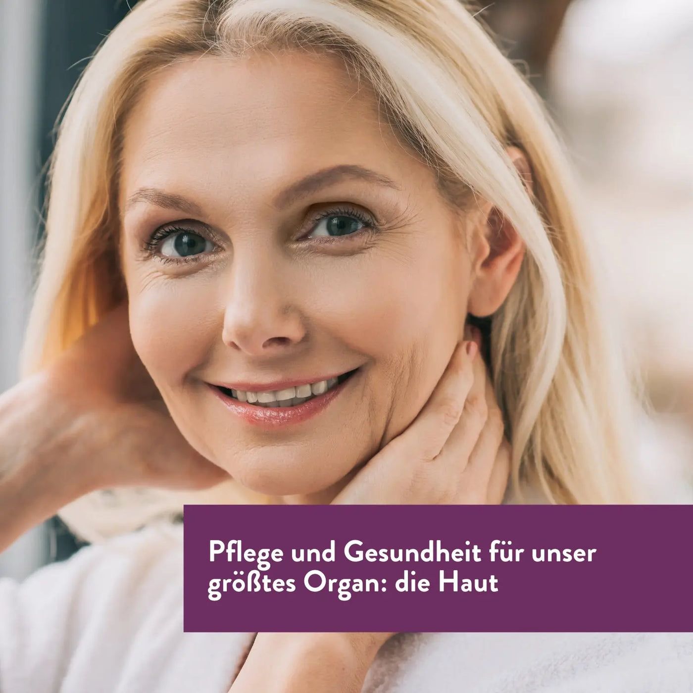 Porträt einer Frau mit blonden Haaren. Sie berührt ihr Gesicht. Text: Pflege und Gesundheit für unser größtes Organ: die Haut.