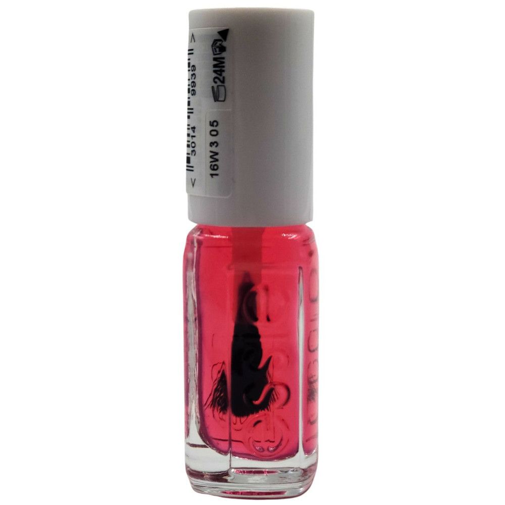Kleine, transparente Glasflasche mit pinkfarbenem Nagellack. Weißer Deckel mit schwarzem Pinsel. Aufschrift 'Essie'.