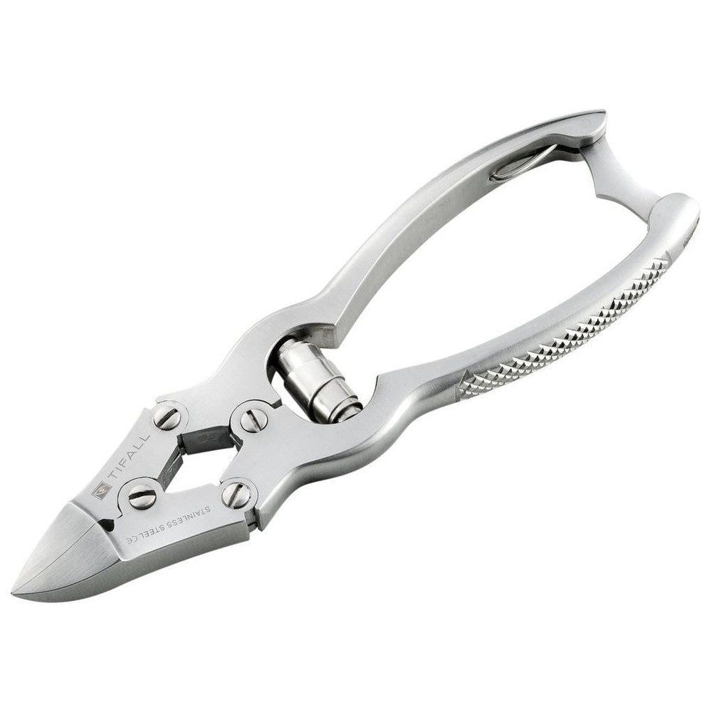 Nagelknipser aus Metall. Griffe mit Riffelung. Marke Tifall sichtbar. Schneidekanten spitz zulaufend.