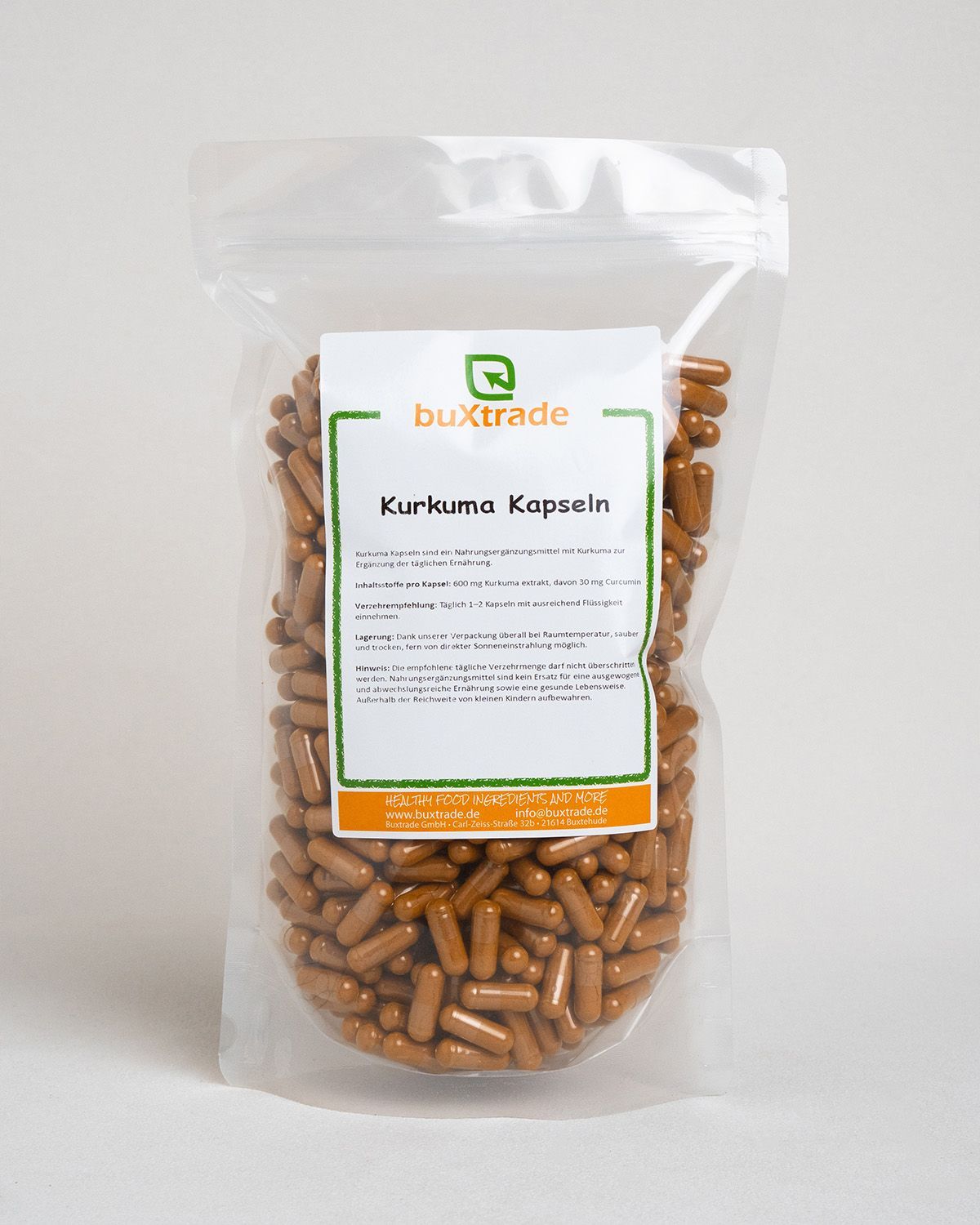 Verpackung mit Kurkuma-Kapseln und Etikett mit Produktinformationen.