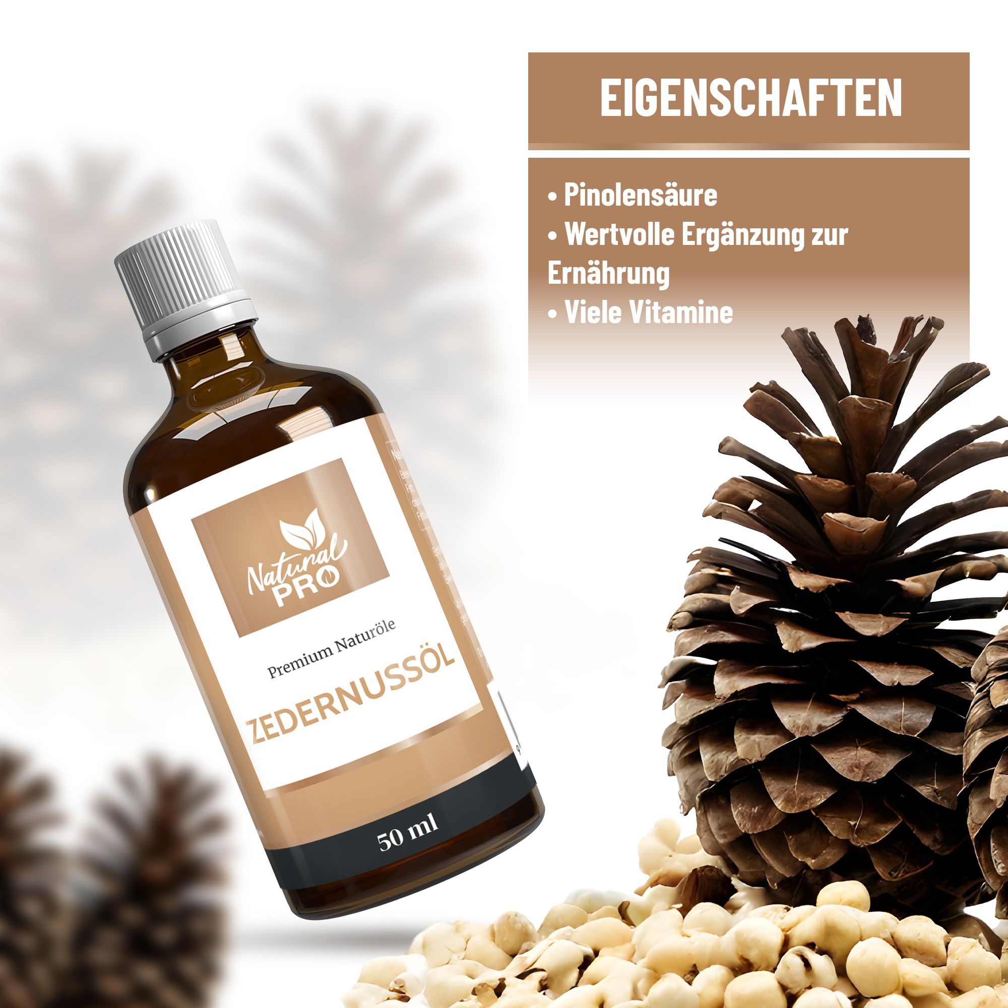 Braune Glasflasche mit weißem Deckel. Etikett mit Logo und Schriftzug Zedernussöl. 50 ml. Hintergrund: Pinienzapfen und Nüsse.