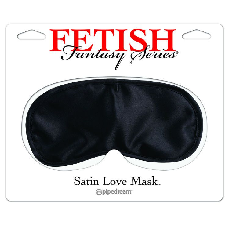 Schwarze Satin Love Maske in Verpackung. Marke: Fetish Fantasy Series. Text: Satin Love Mask. @pipedream.