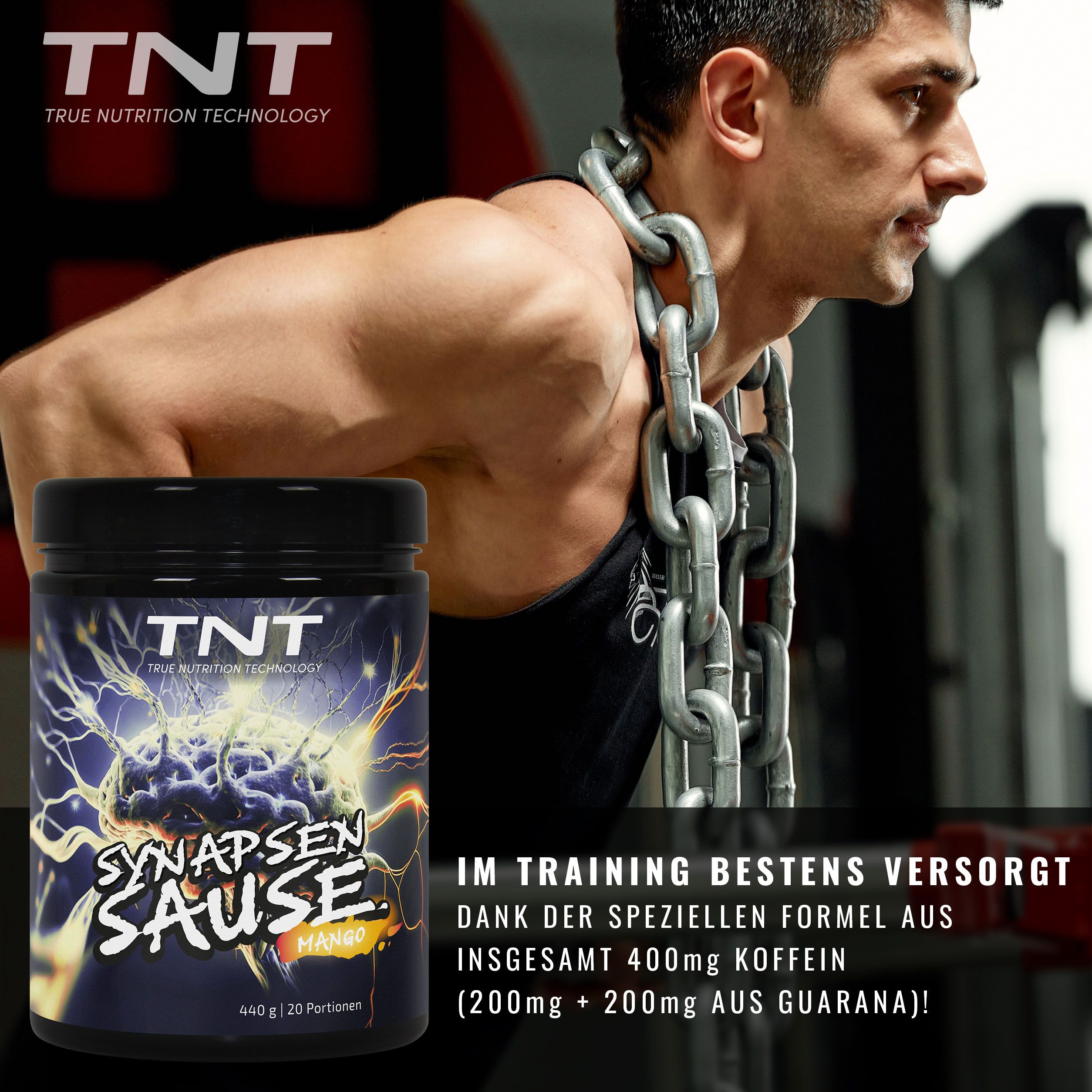 Mann trainiert mit Kette und Produkt. "Synapsen Sause"-Glas. Text: "Im Training bestens versorgt". Enthält 400mg Koffein.