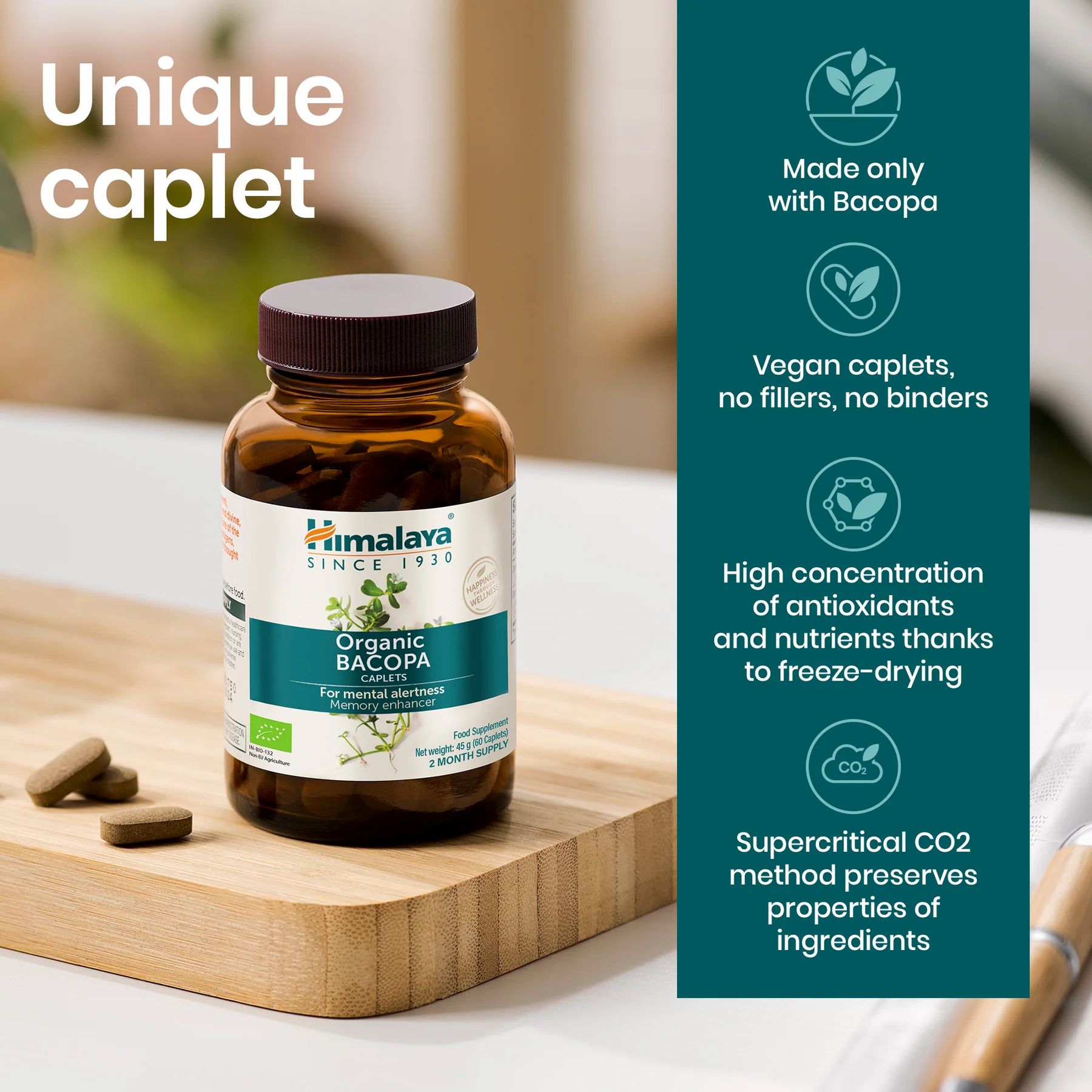 Himalaya Bio-Bacopa-Flasche und Kapseln auf Holzbrett. Text: Unique caplet. Produktvorteile und Inhaltsstoffe.