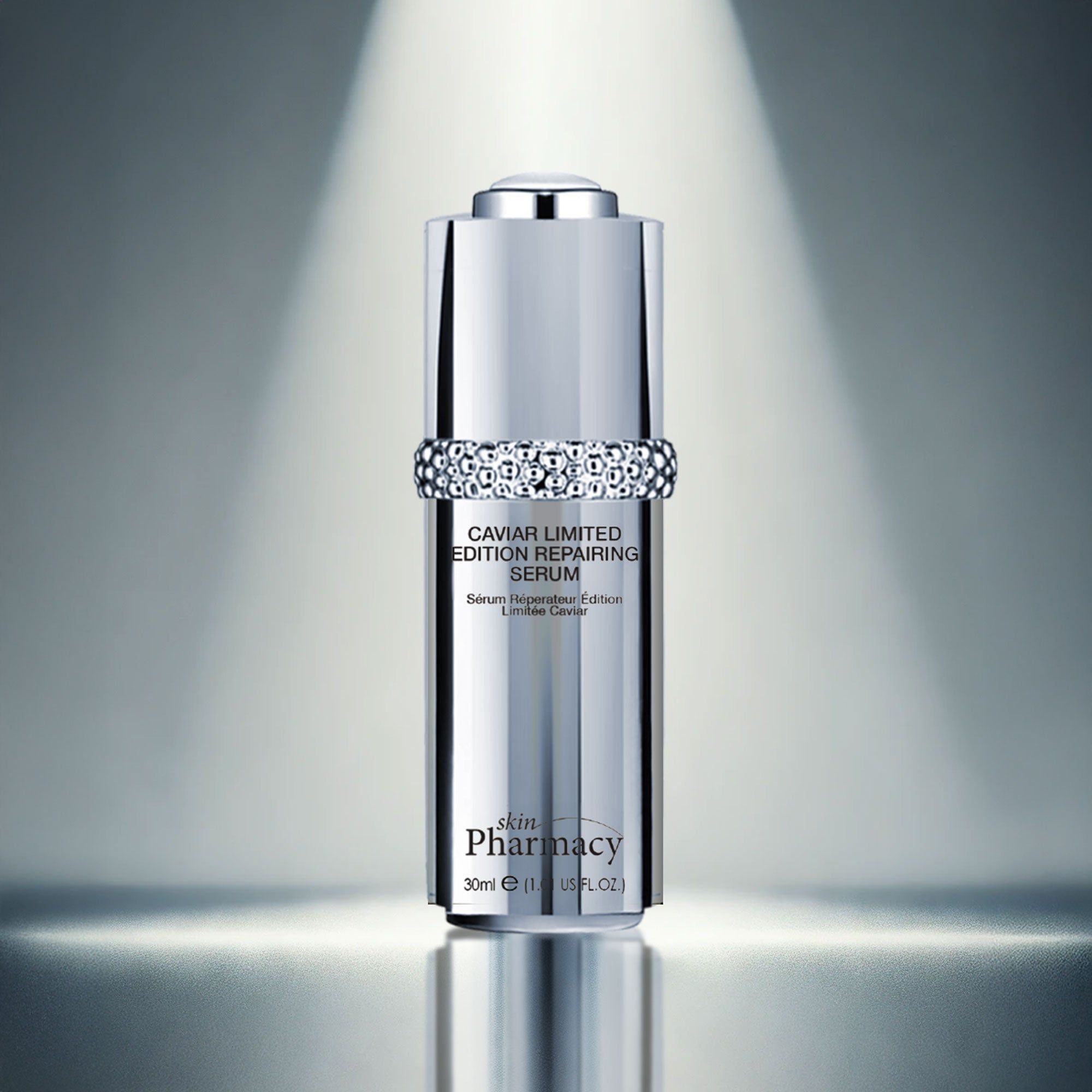 Silberne Flasche 'Caviar Limited Edition Repairing Serum'. Unterhalb 'skin Pharmacy'.