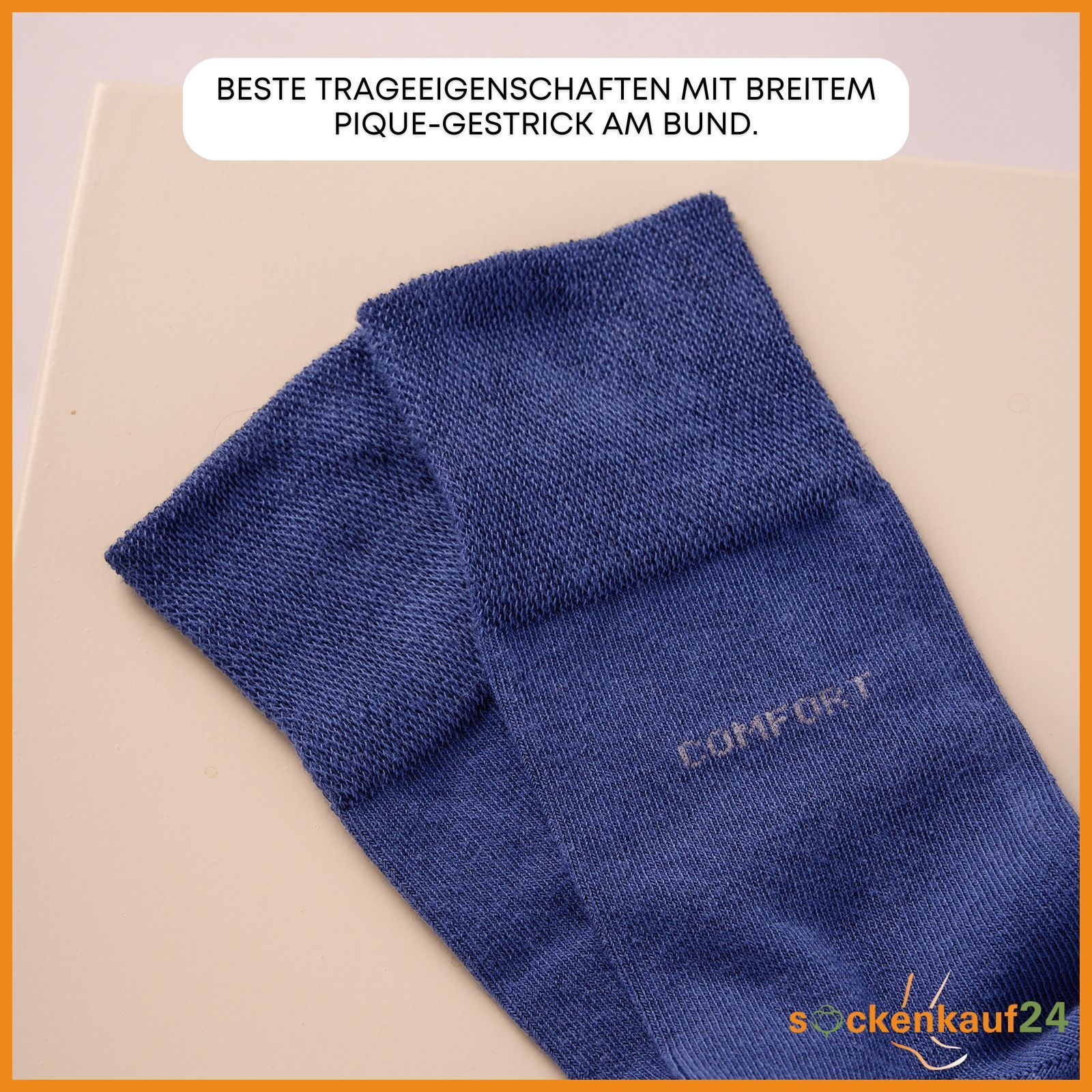Nahaufnahme von blauem Sockenbund. Aufschrift "COMFORT". Text: "Beste Trageeigenschaften mit breitem Pique-Gestrick am Bund".