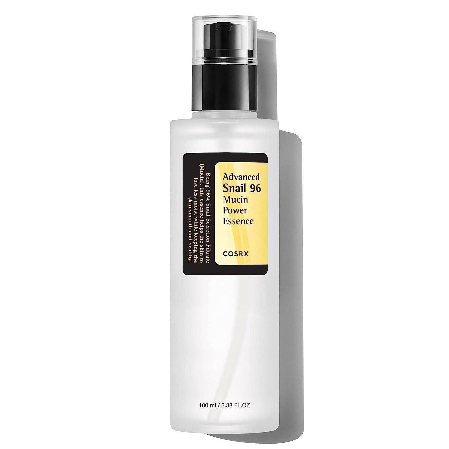 Klarer Flakon mit schwarzem Pumpkopf. Etikett mit Produktname und Marke COSRX. 100 ml/3.38 fl.oz.