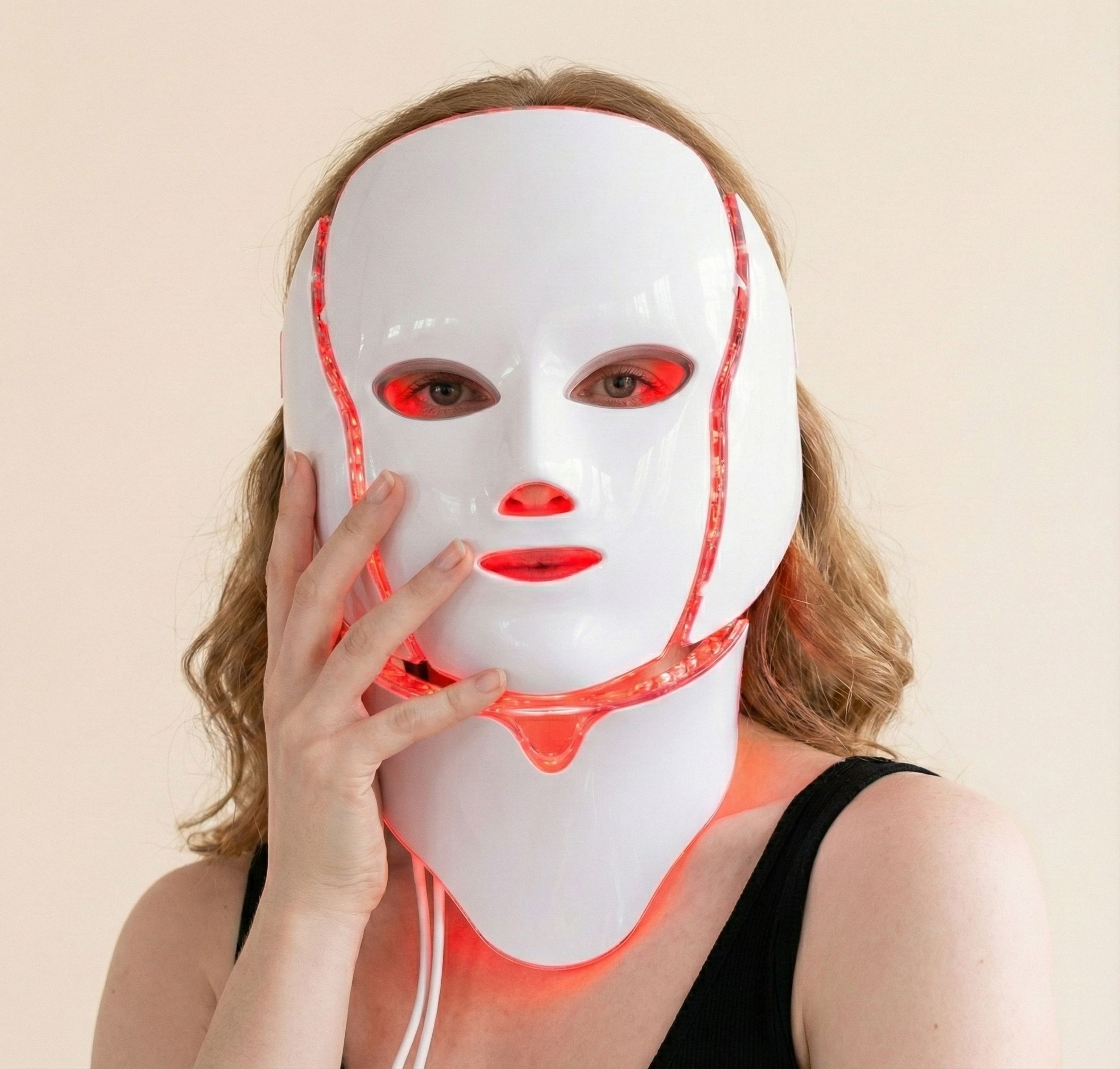 Weiße LED-Gesichtsmaske mit 7 Farben, abnehmbarem Halsaufsatz und Fernbedienung.