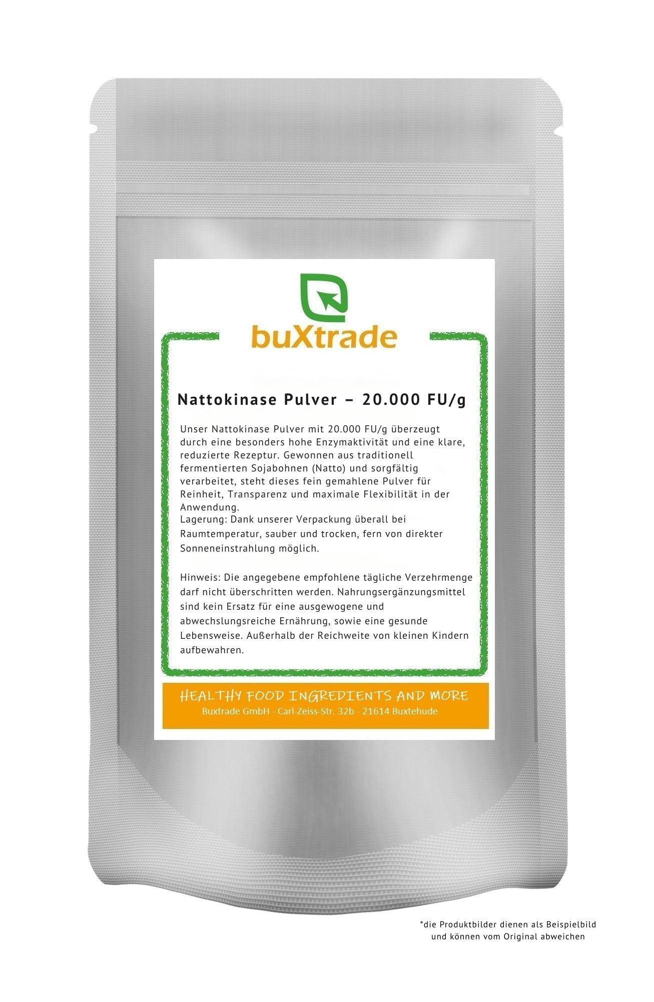 Beutel mit buXtrade Nattokinase Pulver. Etikett mit Text: Nattokinase Pulver - 20.000 FU/g. Logo, Text, und Hinweise.
