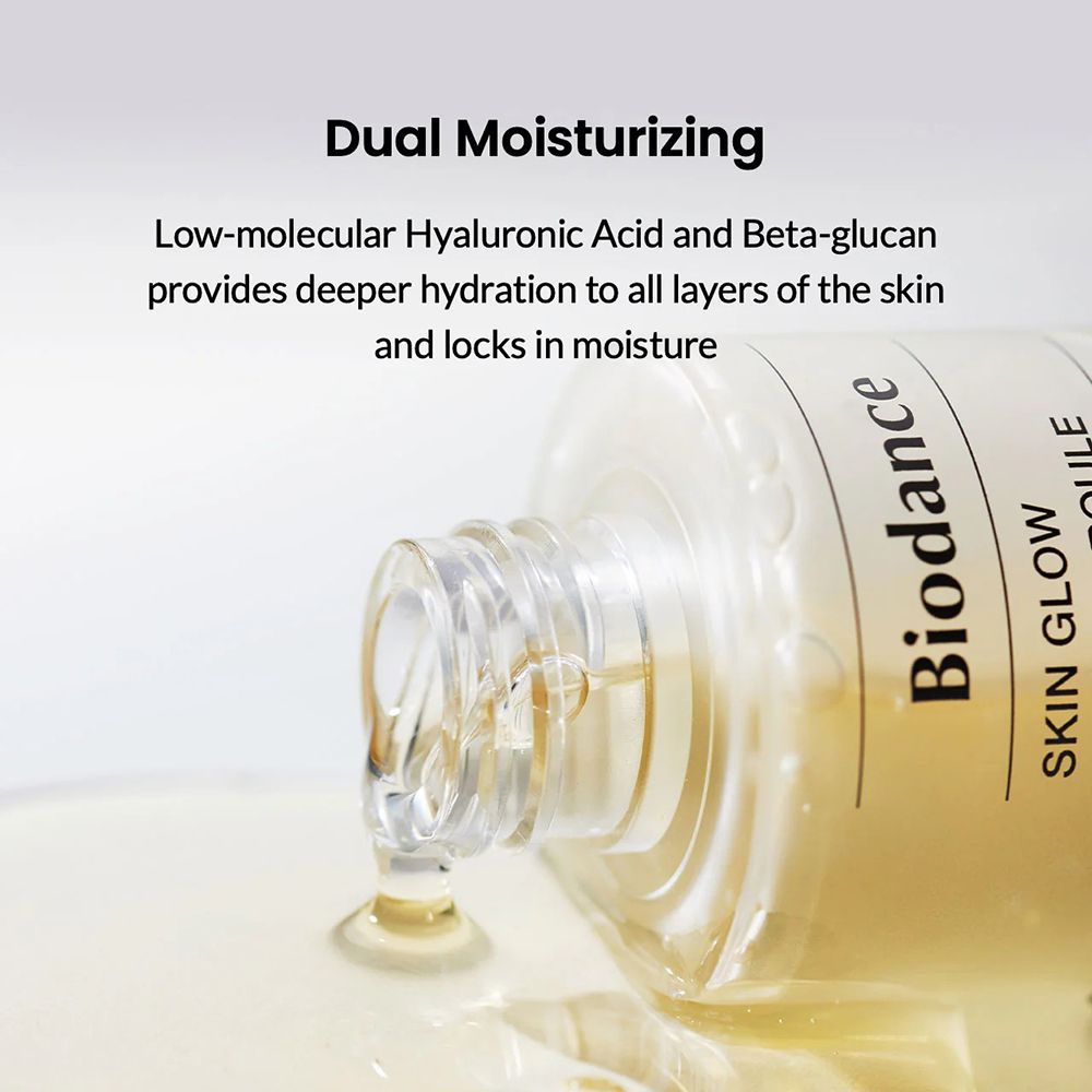 Nahaufnahme der Serumflasche. Text: Biodance Skin Glow Vital Ampoule. Dual Moisturizing. Inhaltsstoffe.