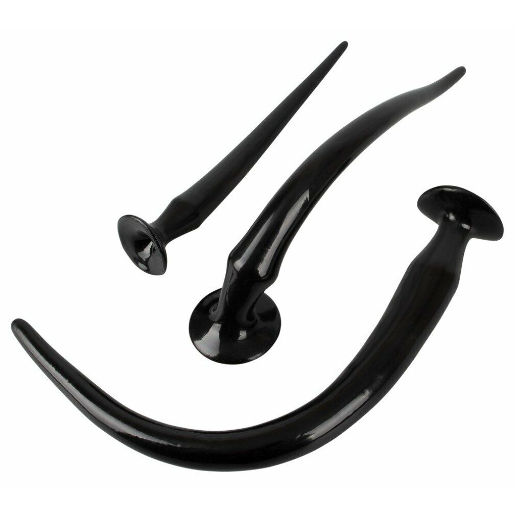 Drei schwarze Anal-Plug-Modelle in verschiedenen Größen und Formen. Zwei sind gebogen, einer ist gerade.