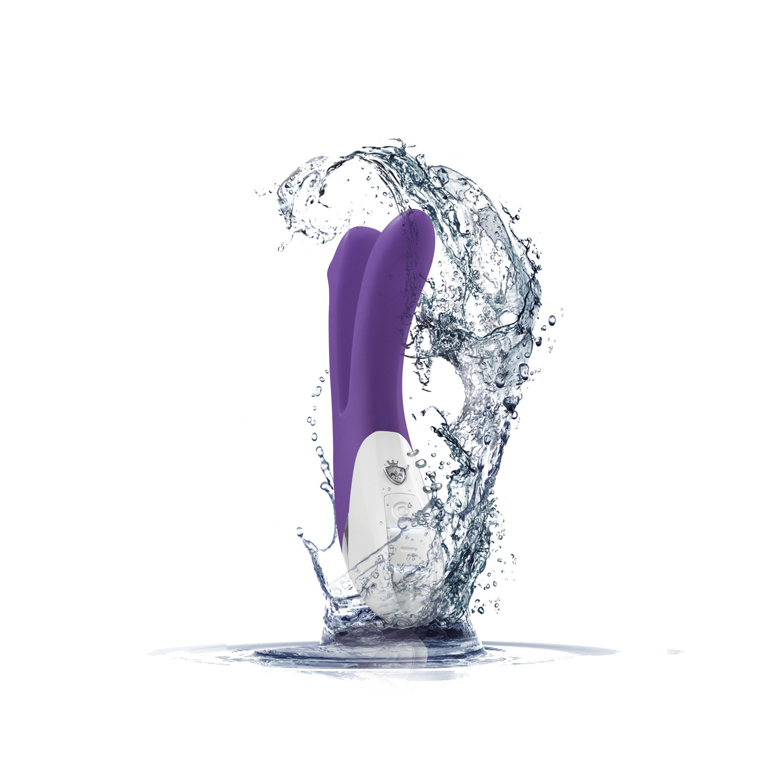 Lila Vibrator im Wasser. Zwei Vibrationsarme. Weißes Bedienfeld. Wasserspritzer.