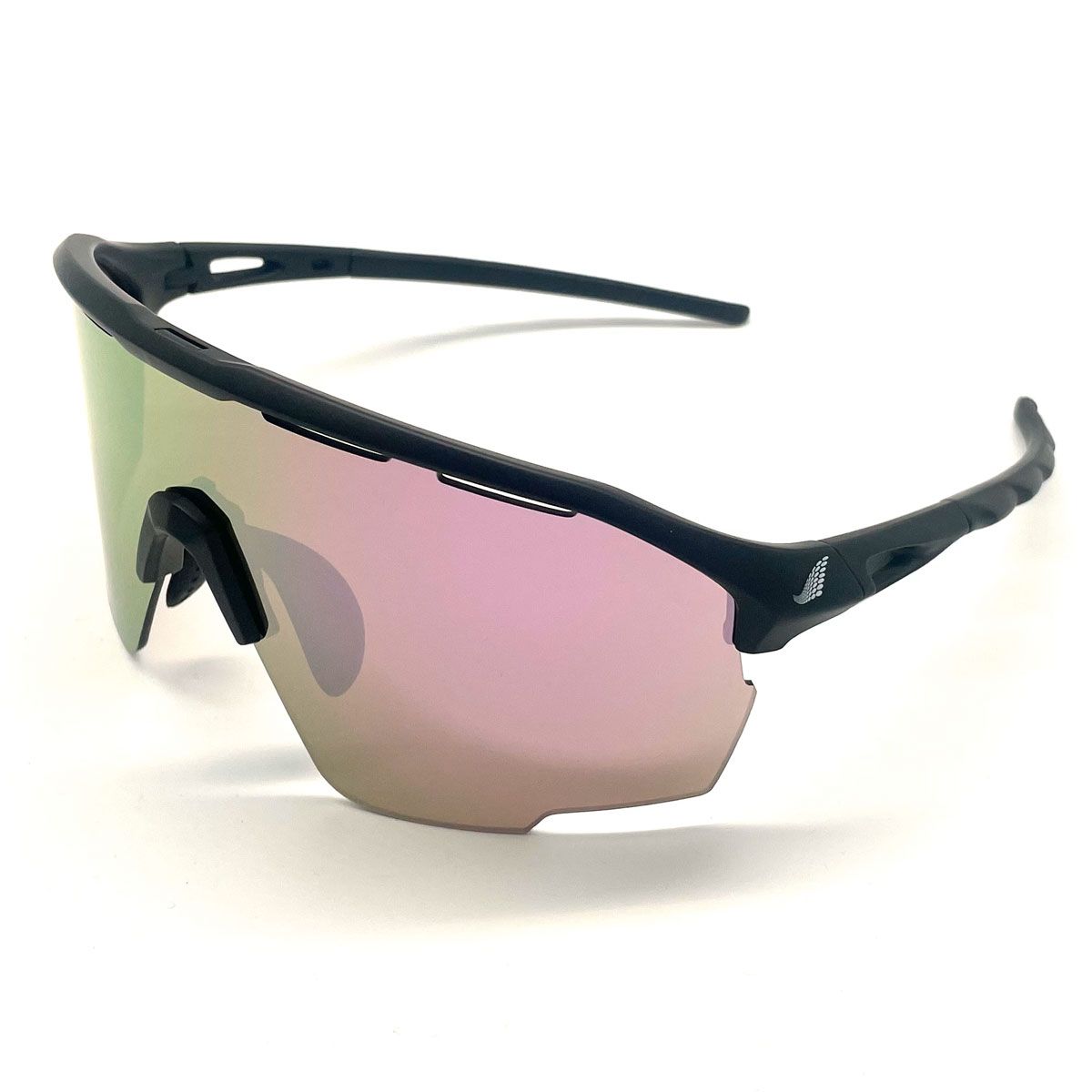 Schwarze Sportbrille mit rosa verspiegelten Gläsern. Das Produkt hat einen Nasenbügel und Bügelenden.