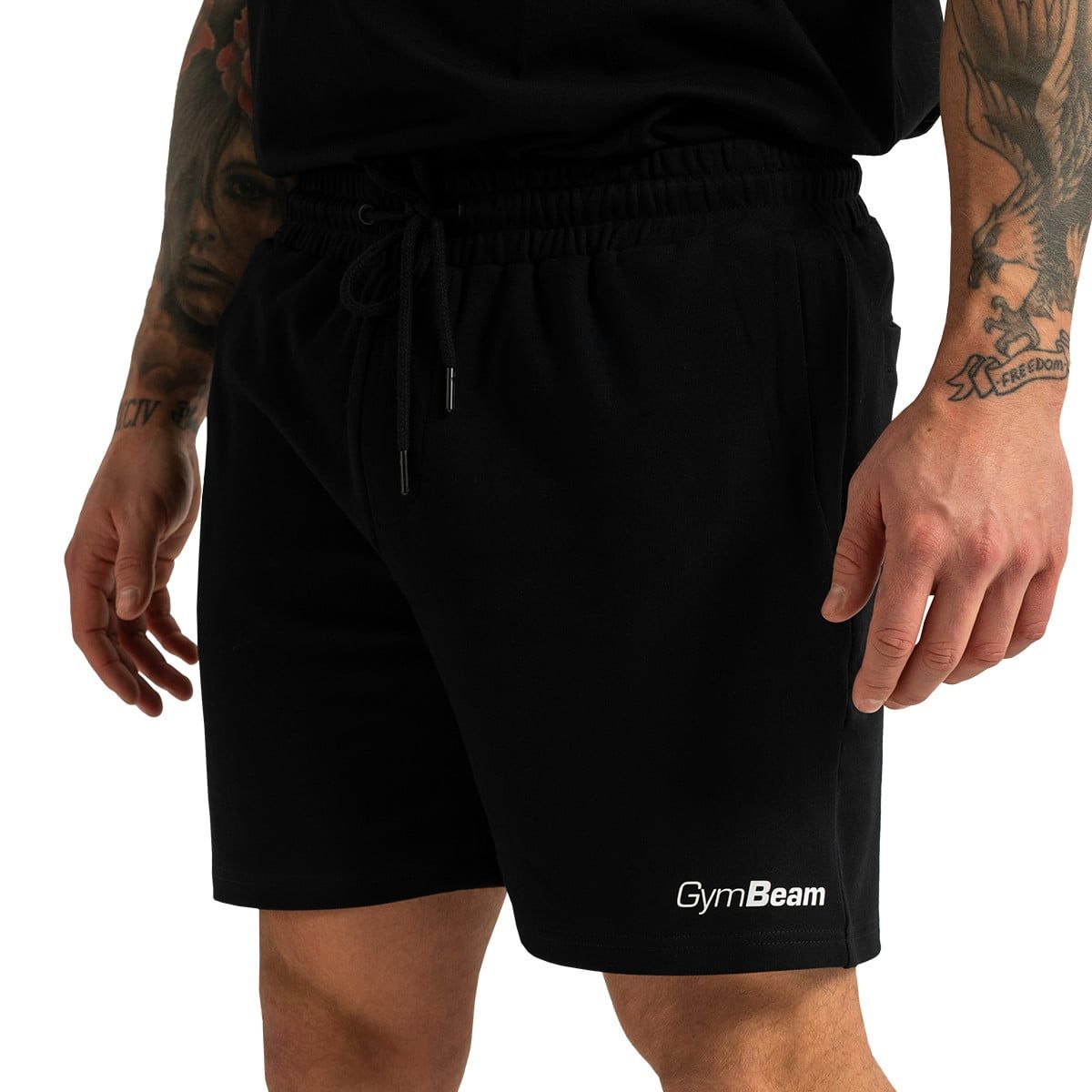 Schwarze GymBeam Herren Shorts mit Kordelzug und Taschen, Detailansicht.