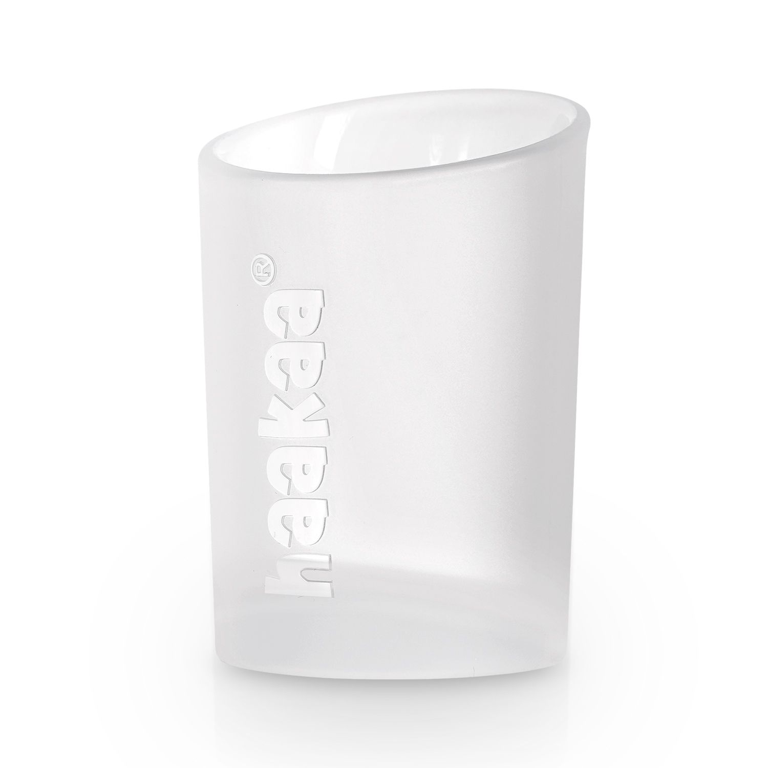 Becher mit abgeschrägter Oberseite. Auf dem Becher steht: haakaa.