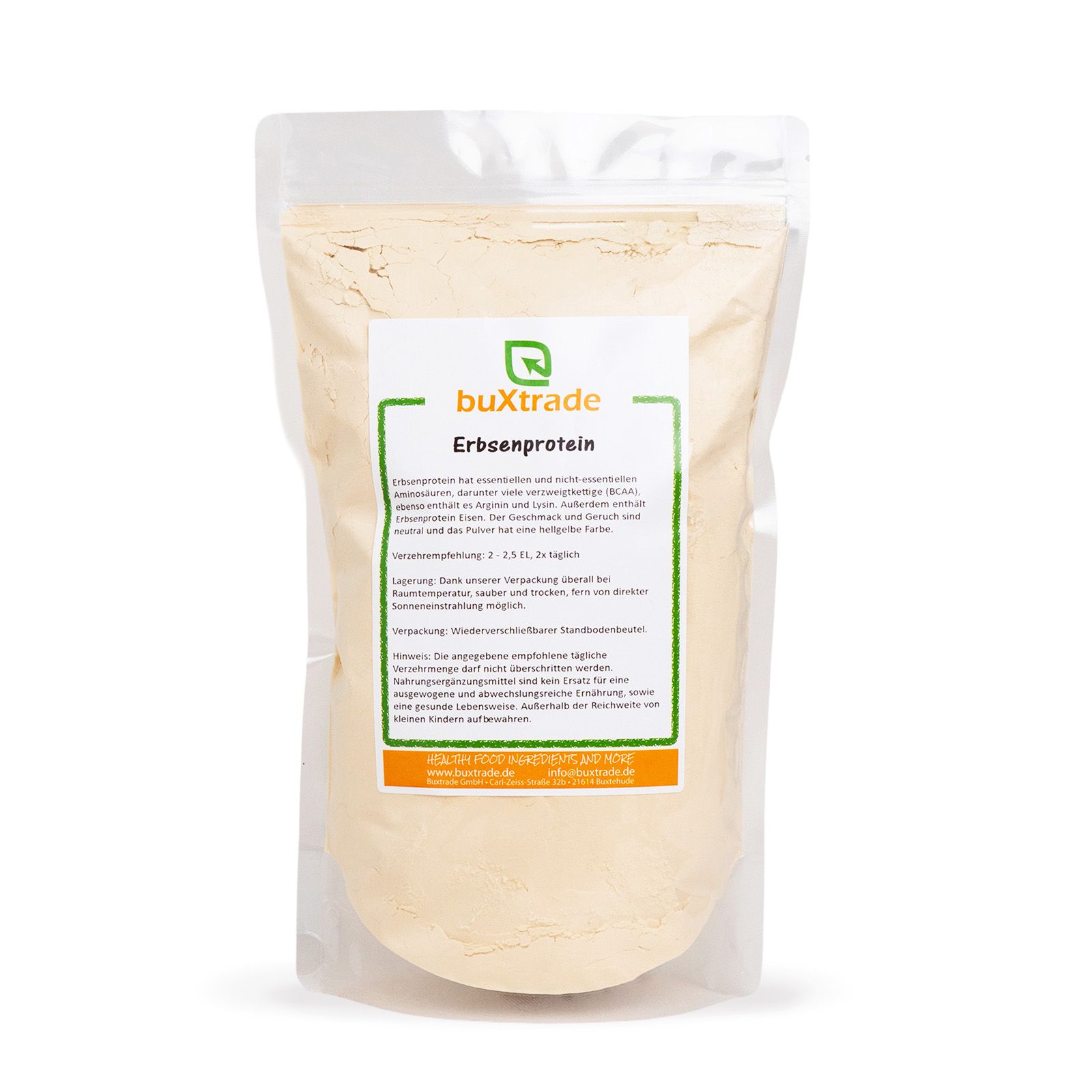 Transparente Tüte mit Erbsenprotein-Pulver. Etikett mit Produktinformationen.