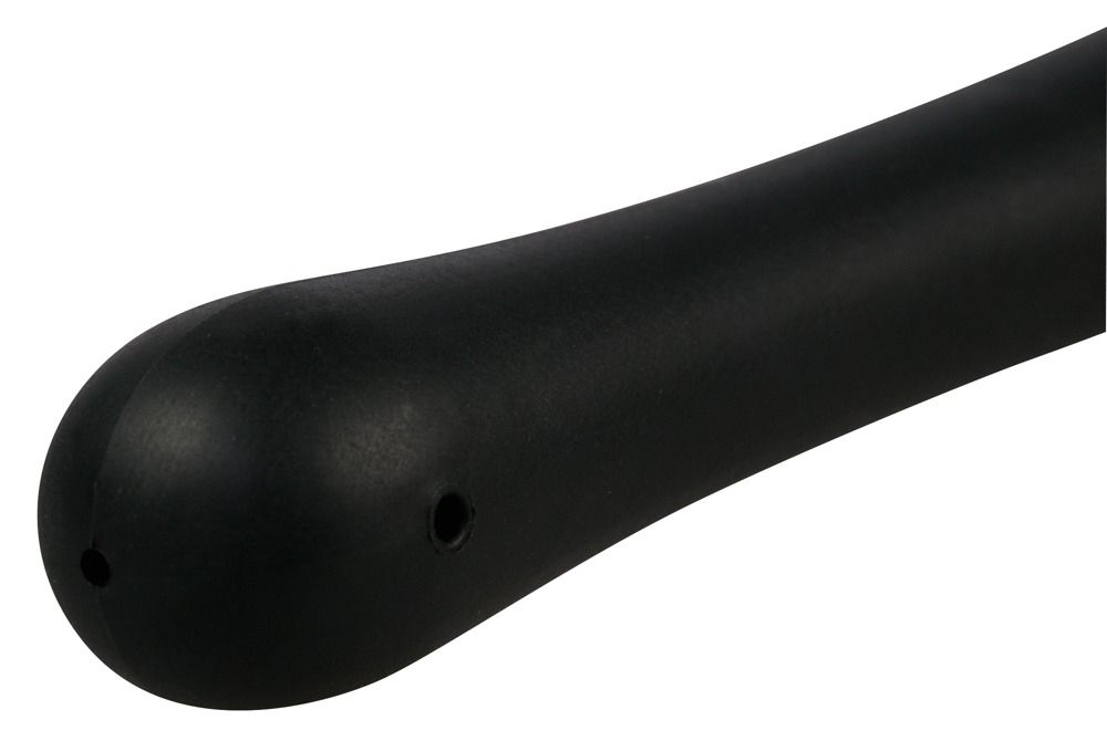 Nahaufnahme des schwarzen, schmalen Spritzaufsatzes. Zwei Öffnungen an der Spitze.