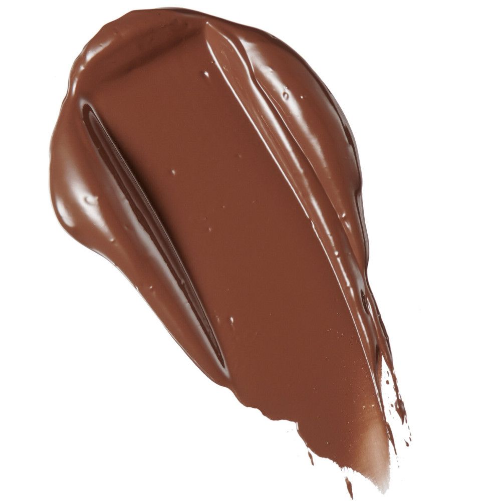 Brauner Concealer-Swirl auf weißem Hintergrund. Textur sichtbar.