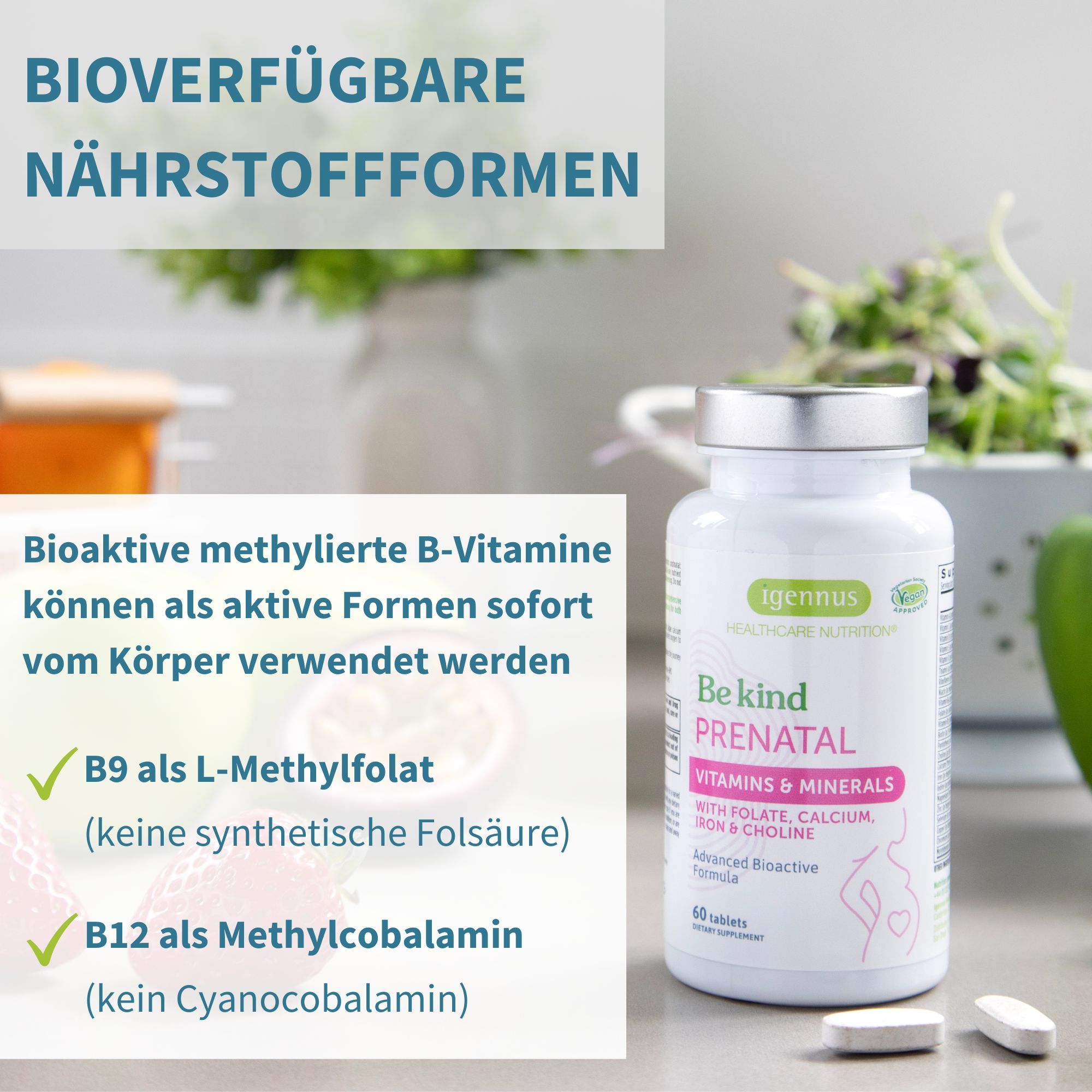 Flasche mit Igennus Be Kind Prenatal Vitaminen & Mineralstoffen steht auf einem Tisch neben Salat.