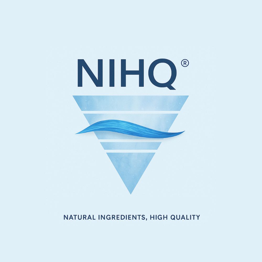 Logo NIHQ. Blaues Dreieck mit Wellen. Text: Natural Ingredients, High Quality.