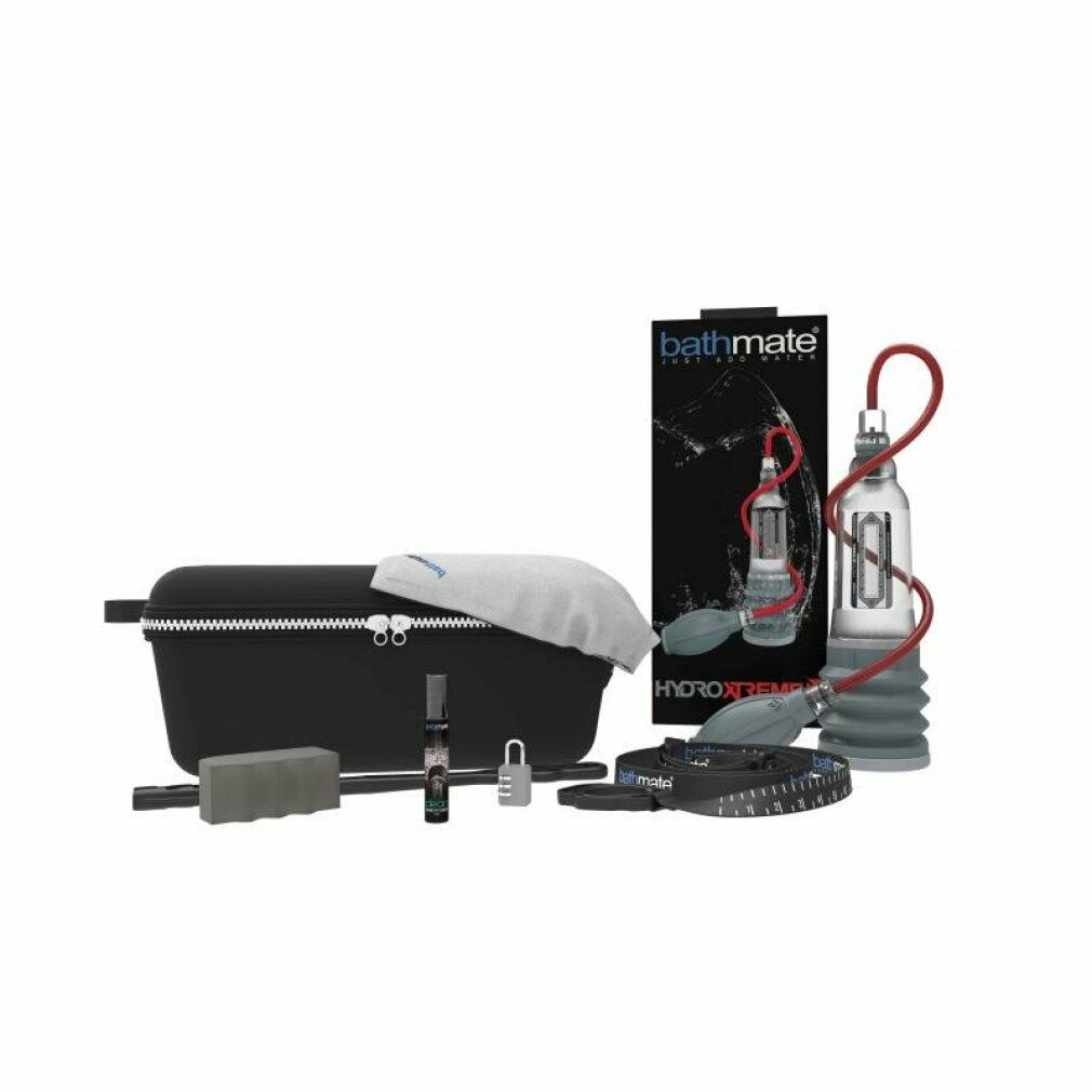 Produkt-Set. Schwarze Tasche, Zylinder mit rotem Schlauch, graue Pumpe, Zubehör und Verpackung.