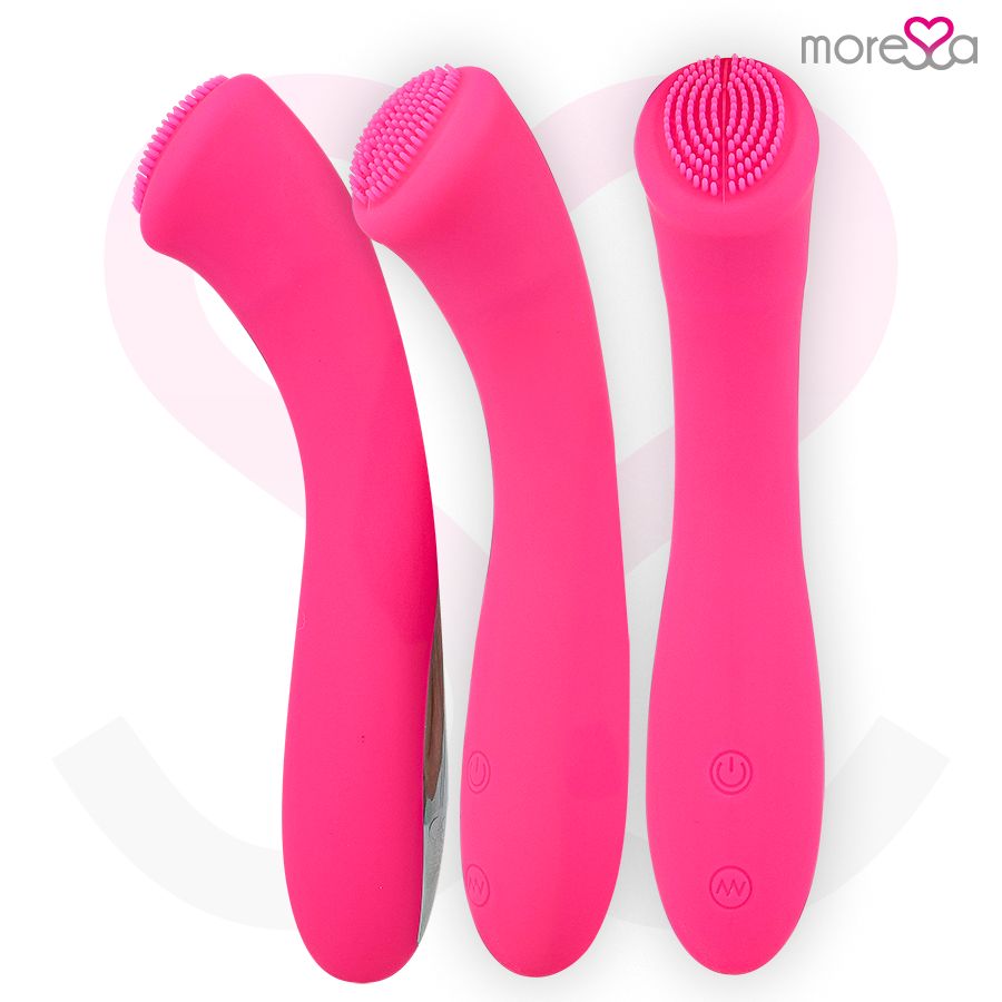 Drei pinke Silikon-Vibratoren in verschiedenen Ansichten, mit Bürstenkopf und Ladeanschluss.