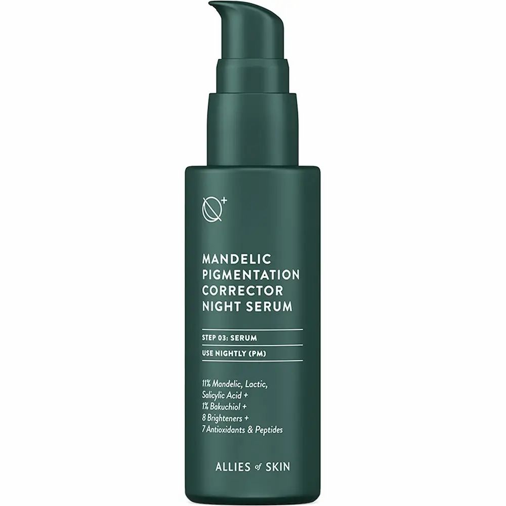 Grüne Flasche mit Pumpe. Aufschrift: Mandelic Pigmentation Corrector Night Serum. Marke: ALLIES OF SKIN.
