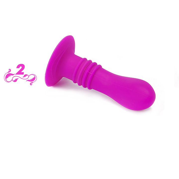 Pinkfarbener Anal Plug mit Saugnapf. Geriffelter Schaft. Auf weißem Hintergrund.