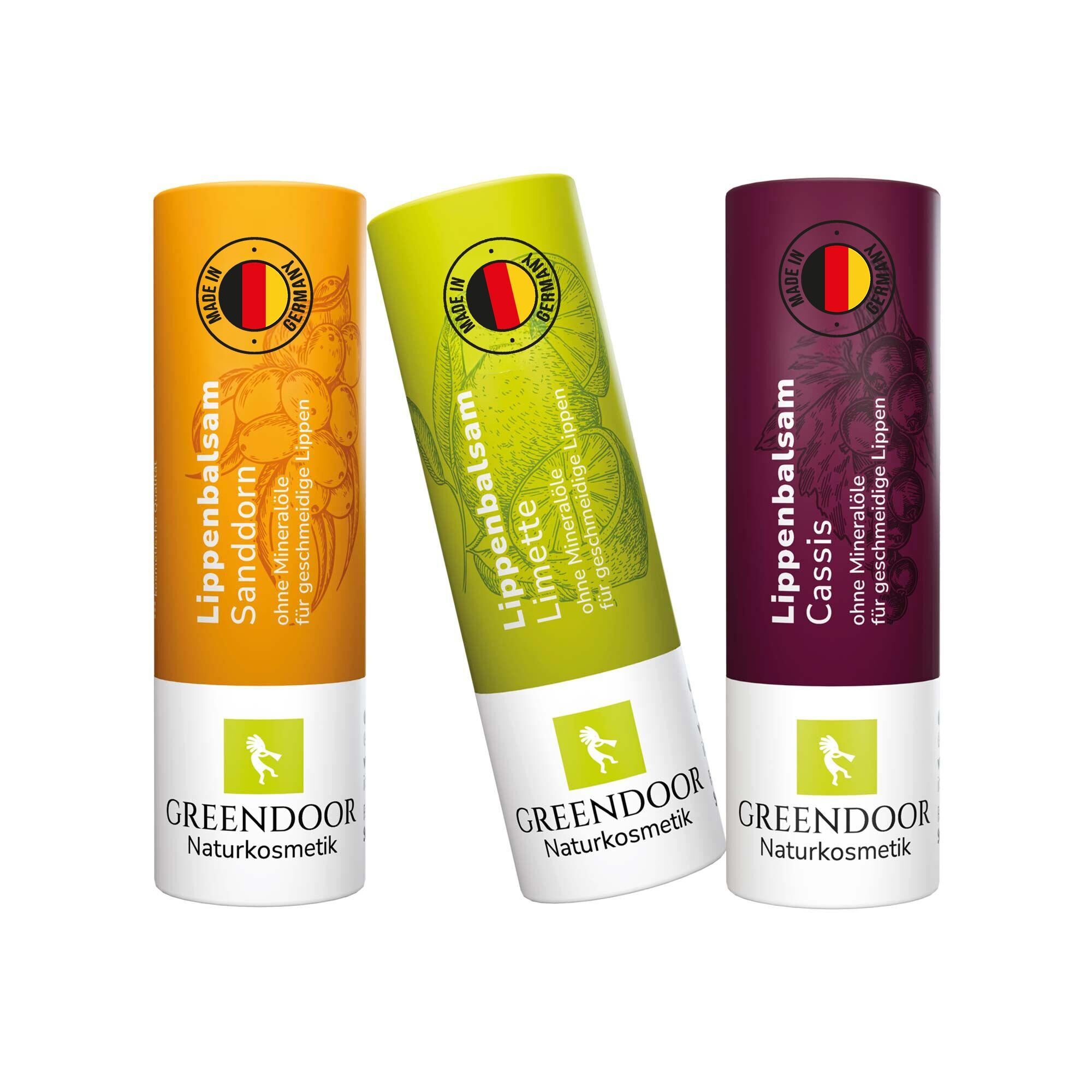 Drei GREENDOOR Lippenbalsame in Sanddorn, Limette und Cassis. "Made in Germany" Siegel sichtbar.