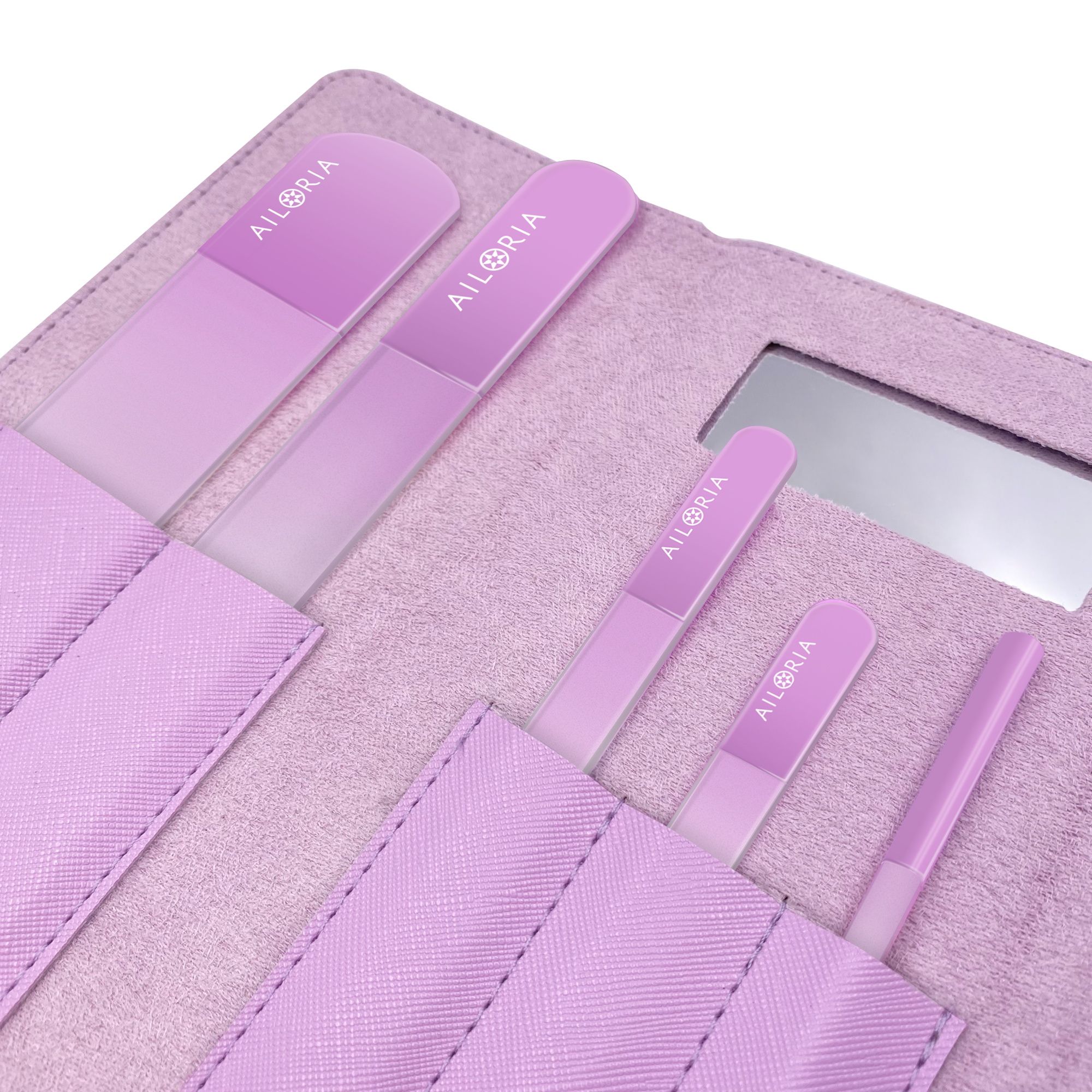 Nagelfeilen-Set in einem geöffneten Etui. Mehrere Feilen in verschiedenen Formen und Größen. Marke AILORIA.
