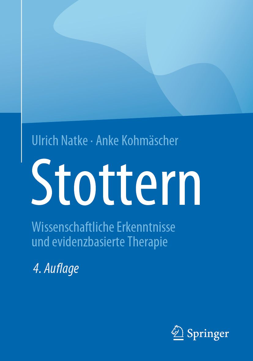 Buchcover mit dem Titel "Stottern". Autoren: Ulrich Natke, Anke Kohmäscher. Untertitel: Wissenschaftliche Erkenntnisse und evidenzbasierte Therapie. Verlag Springer.