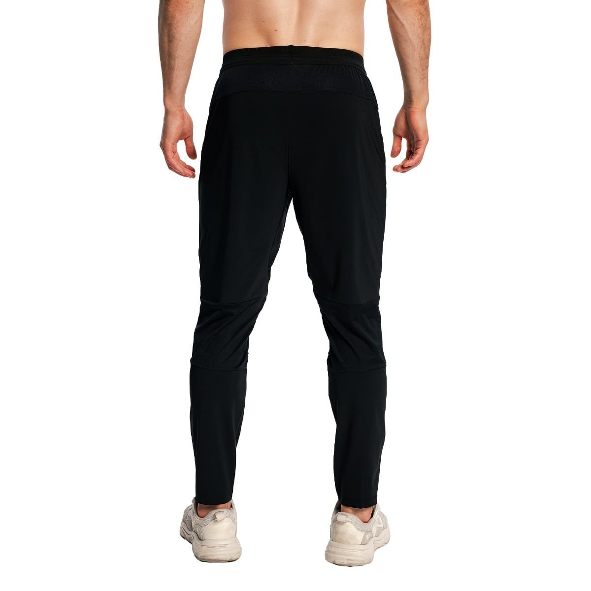 Rückansicht einer schwarzen Herren-Jogginghose mit Gummizug.
