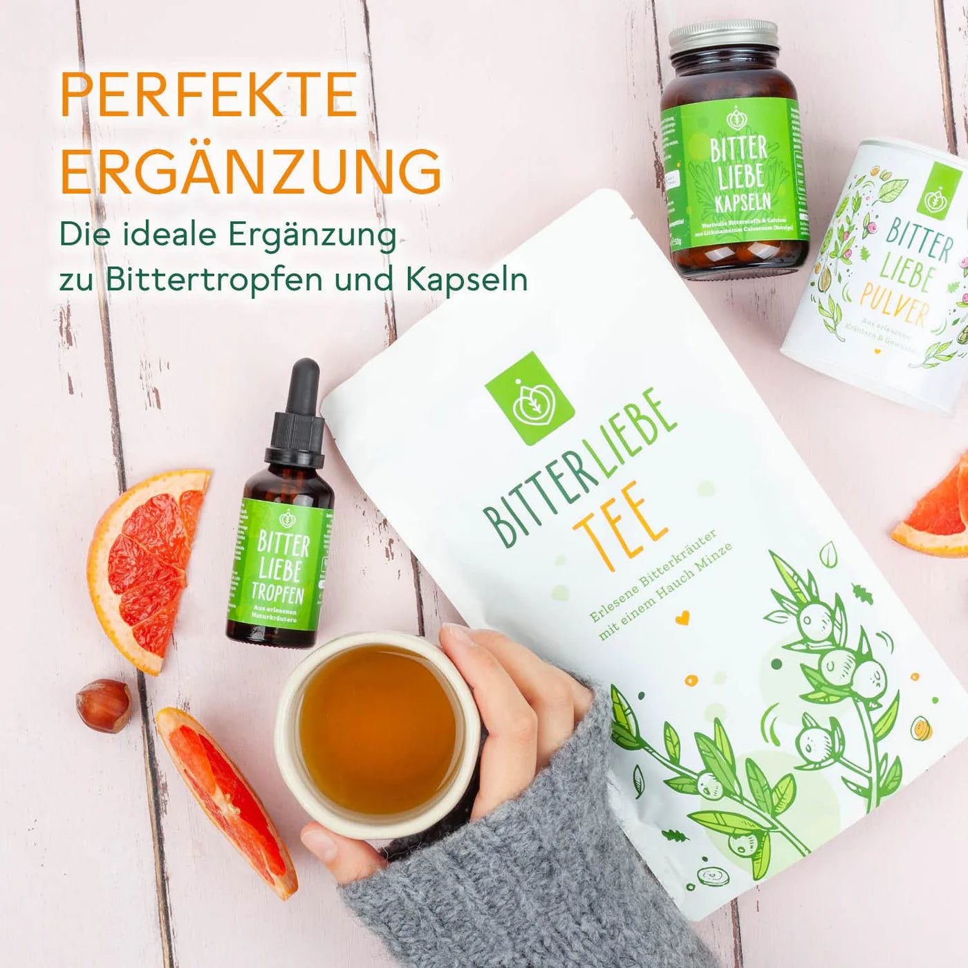 Bitterliebe Tee-Beutel neben weiteren Produkten: Kapseln, Tropfen und Pulver. Grapefruit und Haselnuss.