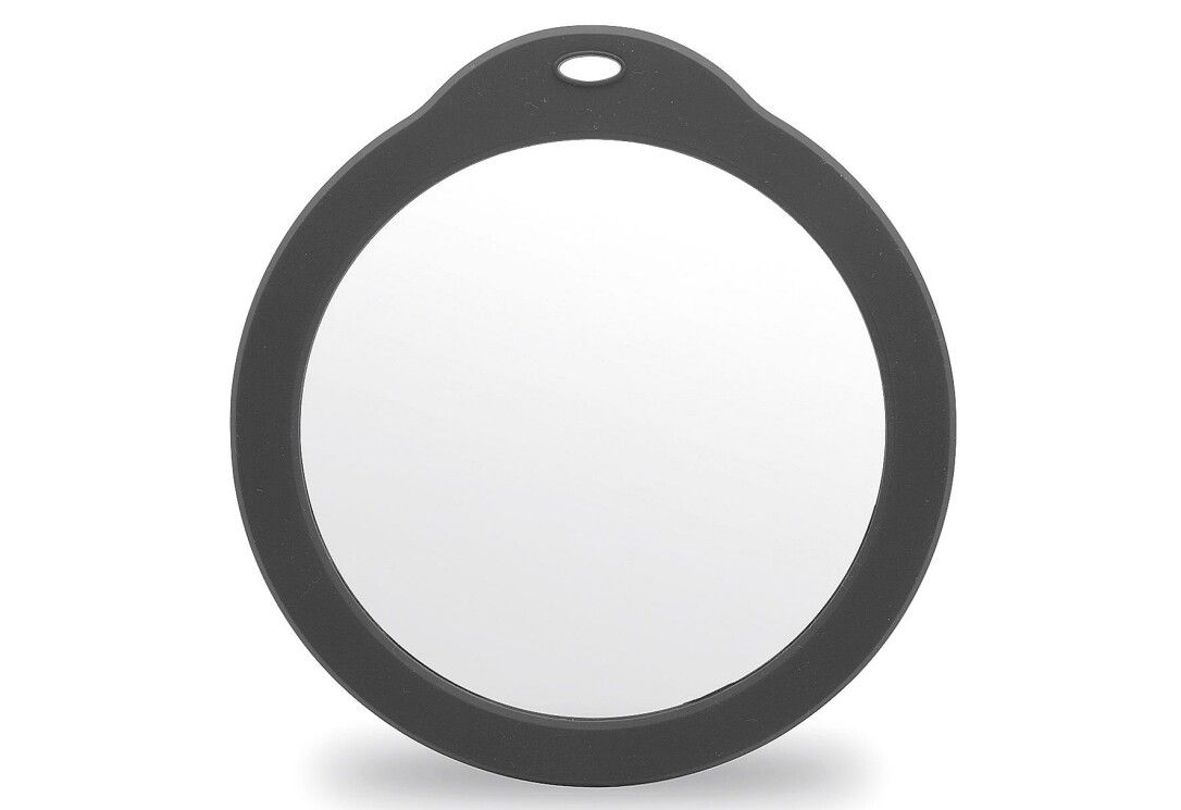 Grauer, runder Frischhaltedeckel mit Griffloch und weißer Mitte.