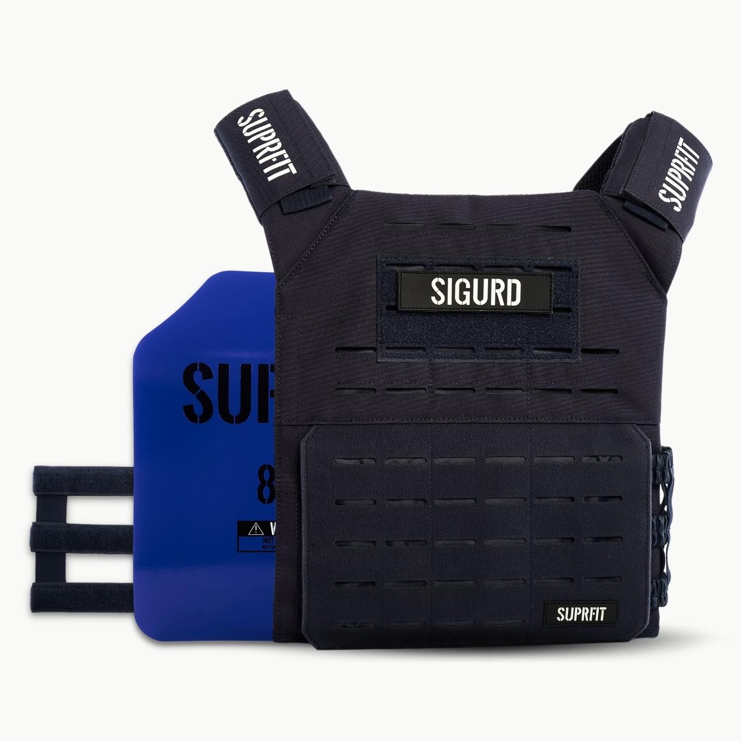 Blaue SUPRFIT Sigurd 3D Gewichtsweste mit blauer Platte und Zubehör. Schwarzes SUPRFIT-Logo. Aufschrift SIGURD.