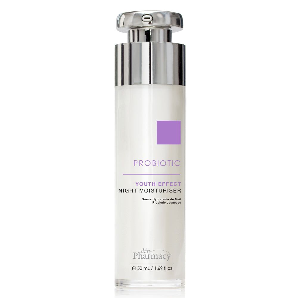 Flasche mit Probiotic Youth Effect Night Moisturiser. Auf der Flasche steht skinPharmacy und Probiotic.