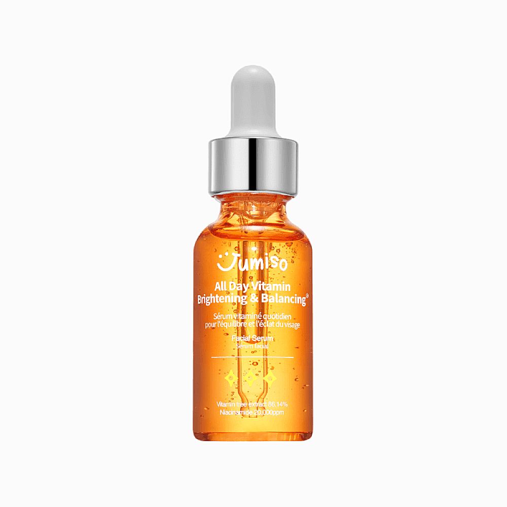 Orangefarbene Serumflasche mit Pipette. Aufschrift: 'JUMISO All Day Vitamin Brightening & Balancing'.
