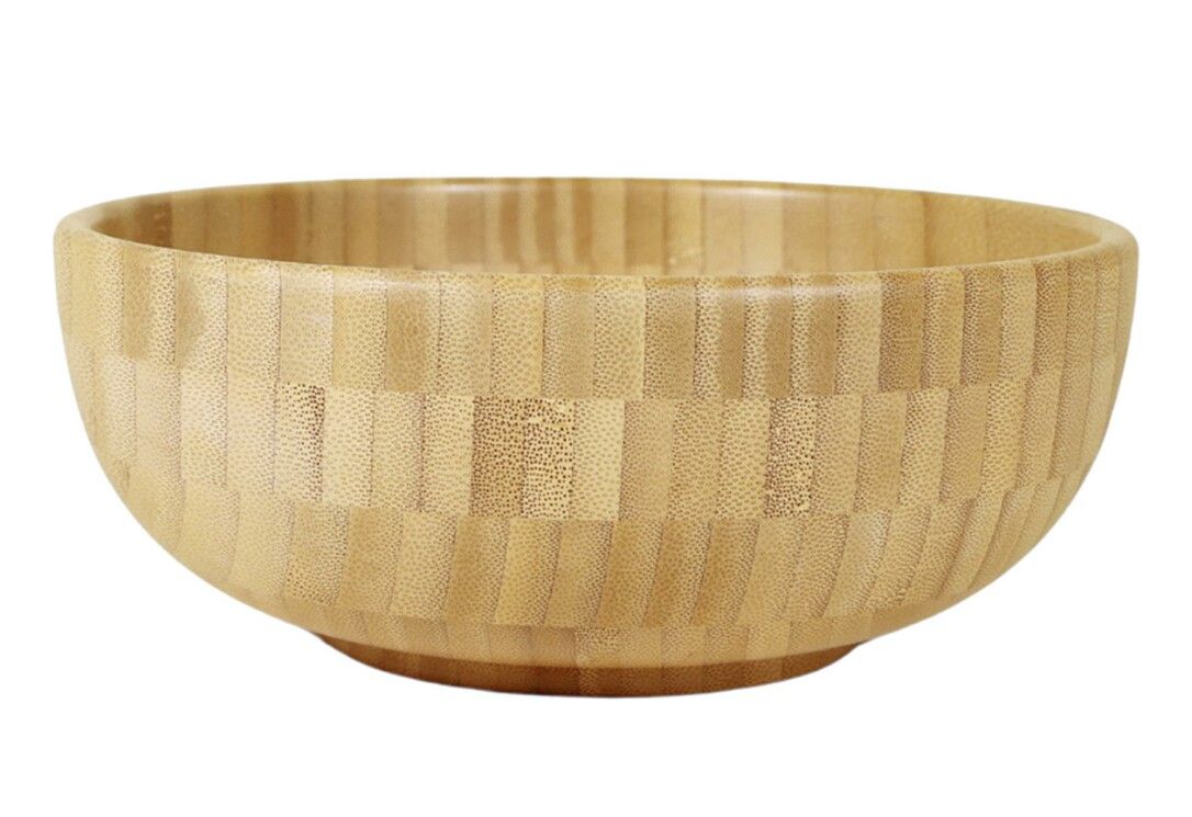 PANDOO Schüssel aus hellem Holz. Runde Form, leicht konisch. Sichtbare Holzmaserung. Auf weißem Hintergrund.