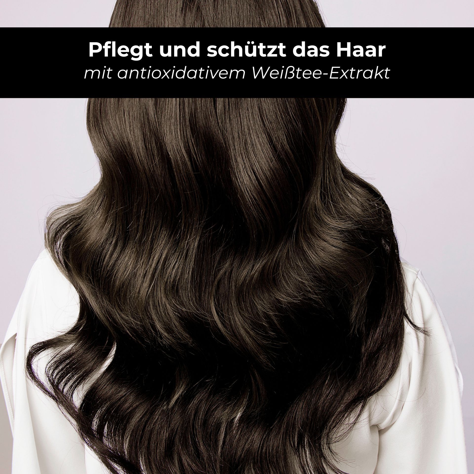 Dunkelhaarige Frau. Text: Pflegt und schützt das Haar mit antioxidativem Weißtee-Extrakt.