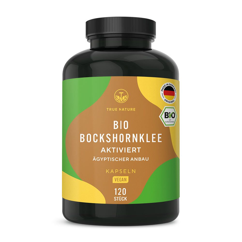 Schwarze Dose mit TRUE NATURE® Bio Bockshornklee Kapseln. Grüne und gelbe Etiketten mit Bio- und Made in Germany Siegel.