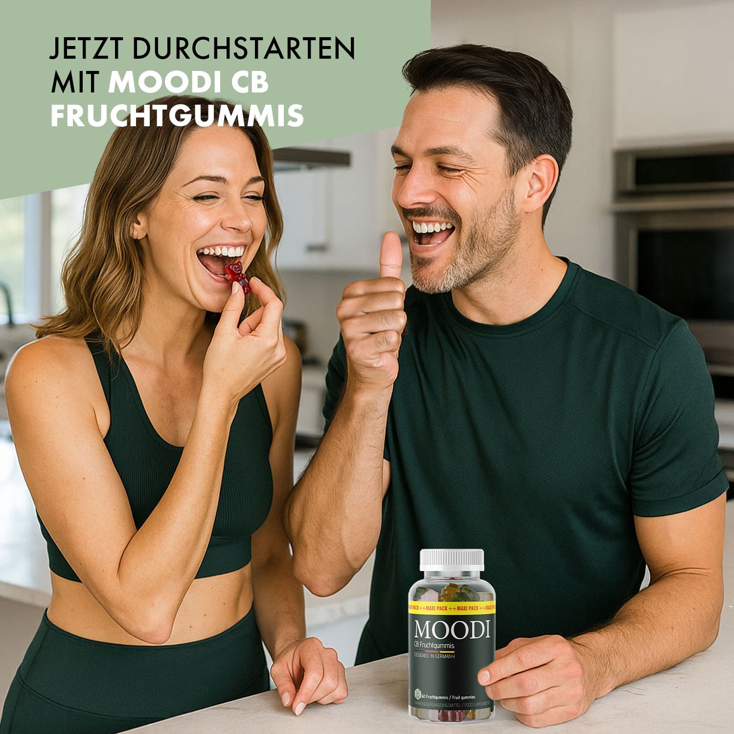 Mann und Frau lachen, essen Gummibärchen. Flasche Moodi CB Fruchtgummis im Vordergrund. Text: Jetzt durchstarten.