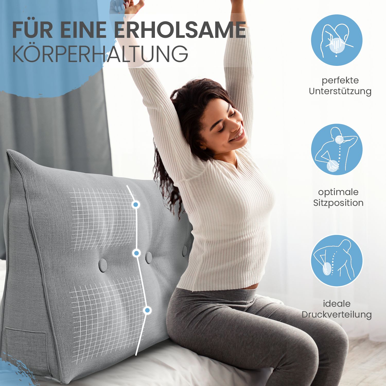 Graues Keilkissen mit Knöpfen. Frau sitzt und dehnt sich. Text: perfekte Unterstützung, optimale Sitzposition, ideale Druckverteilung.