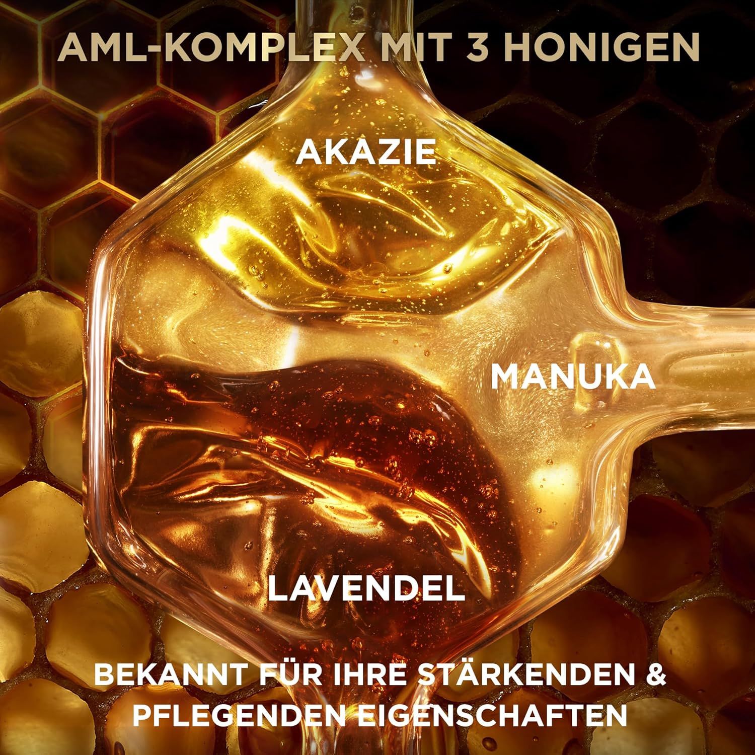 Nahaufnahme von Honig in einem Glasbehälter. Beschriftung: AML-Komplex mit 3 Honigen. Honigsorten: Akazie, Manuka, Lavendel. Bekannt für stärkende Eigenschaften.